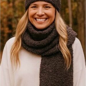 NWT barefoot dreams pompom beanie and scaft set / espresso